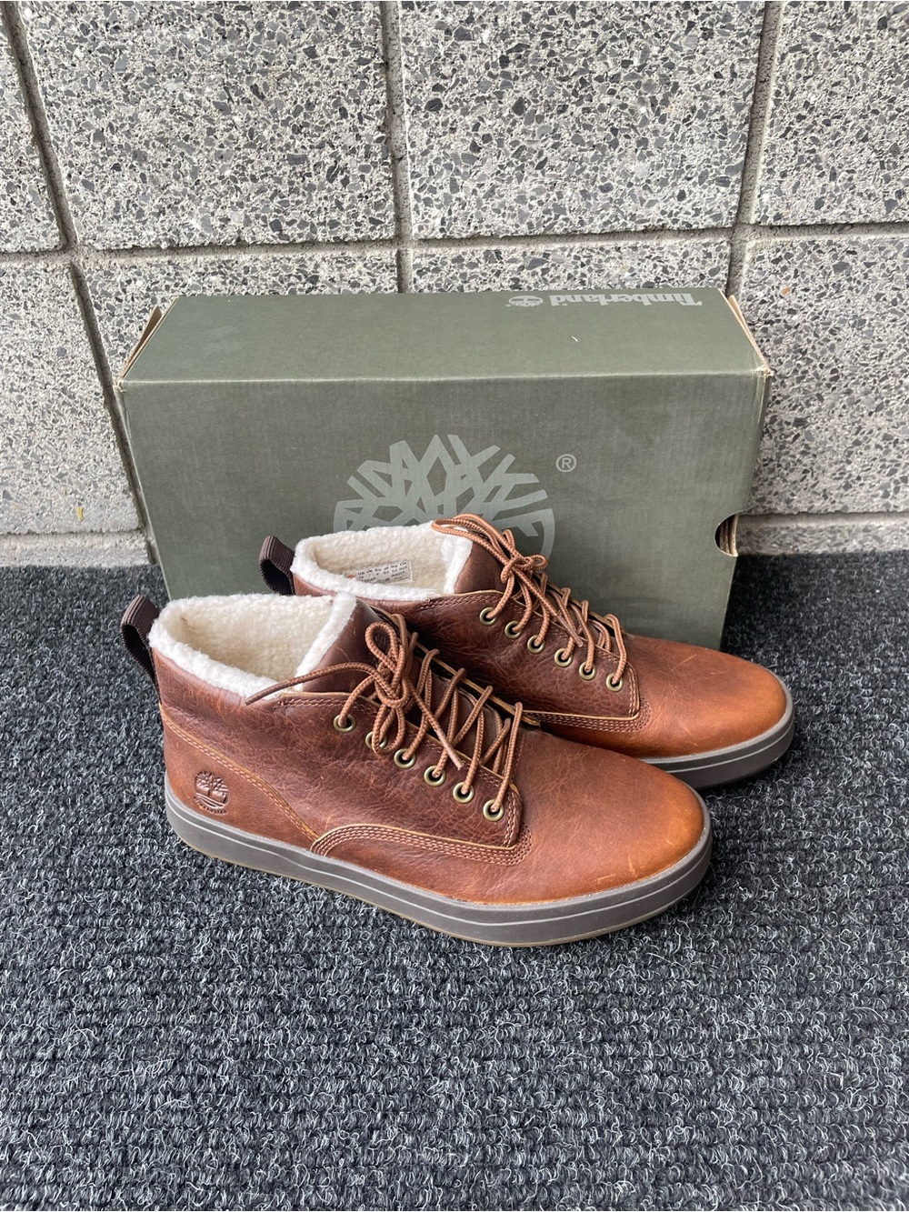 Timberland Men's Chestnut Brown Leather Sherpa Chukka Boots